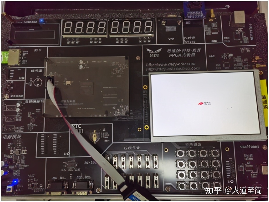 「每周FPGA案例」至簡設計系列_LCD顯示圖片